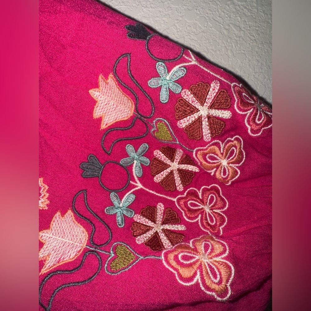 Easel Embroidered Pink Women's Top - Picture 5 of 7